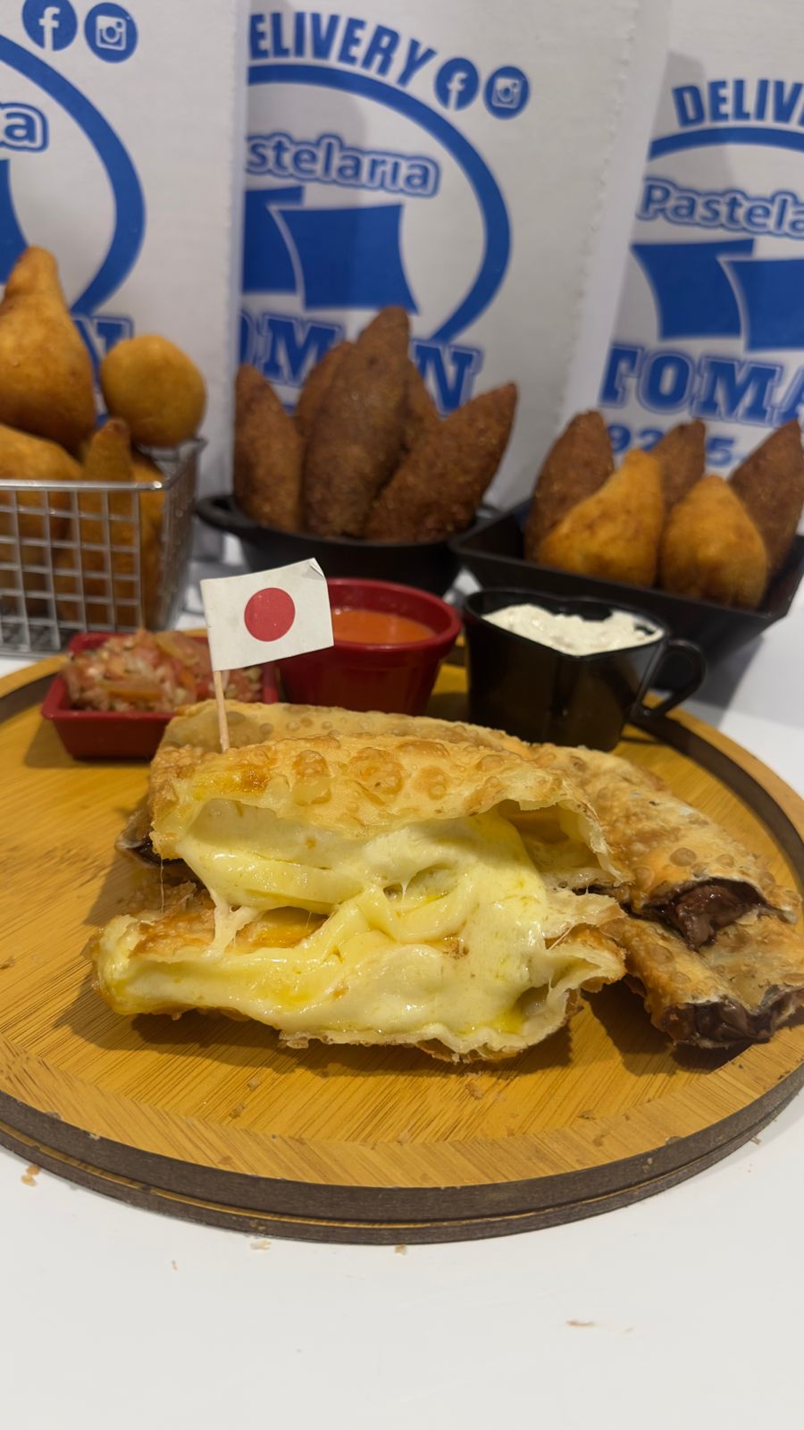 Pastel com Borda Chocolate